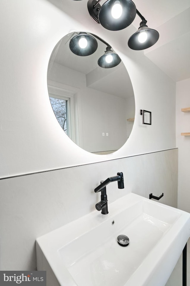 bathroom featuring sink