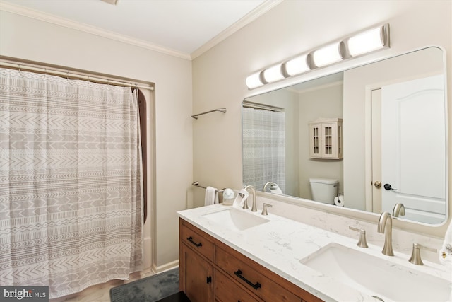 full bathroom featuring shower / bath combo with shower curtain, vanity, toilet, and ornamental molding