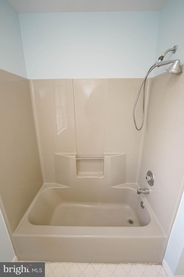 bathroom with shower / washtub combination