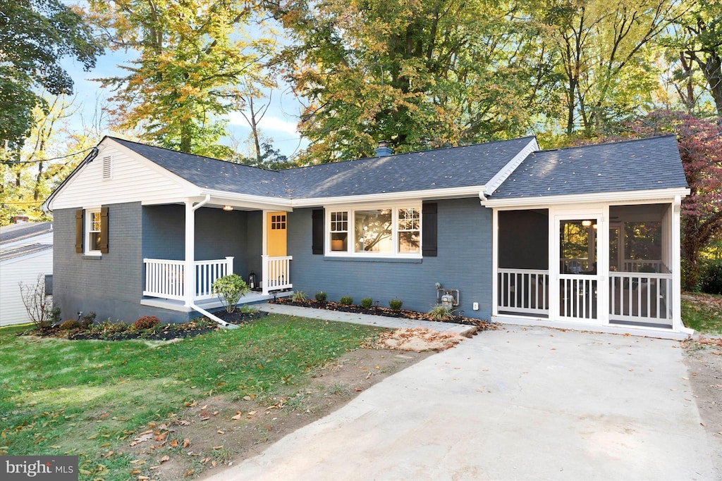 ranch-style home with a porch and a front lawn