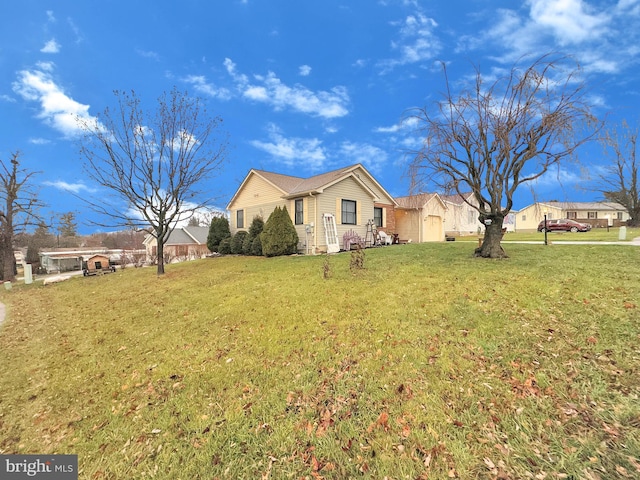 single story home featuring a front lawn