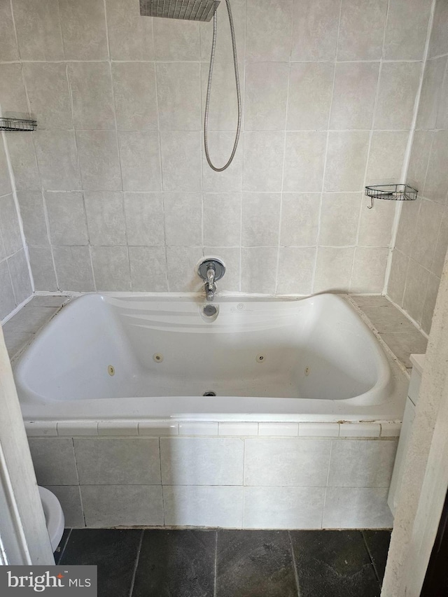 bathroom featuring tile walls