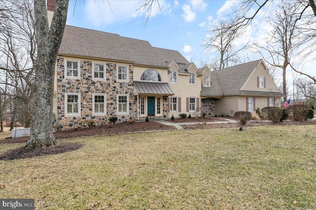 view of front of house with a front lawn