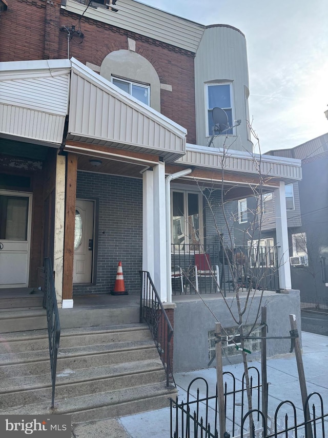 doorway to property with covered porch