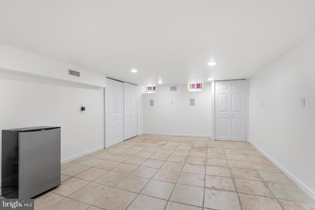 unfurnished room featuring light tile patterned floors