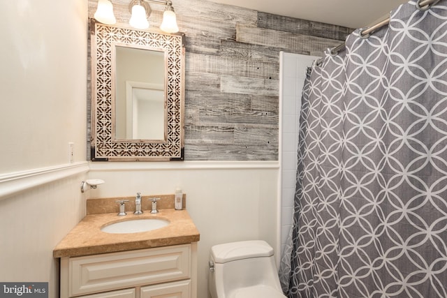 bathroom with vanity, toilet, and curtained shower