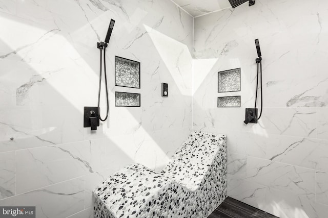 bathroom featuring tiled shower