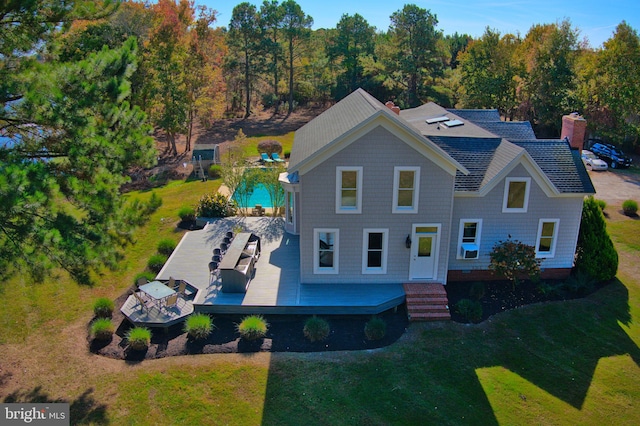 view of front of home with a swimming pool and a front yard