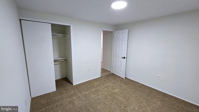 unfurnished bedroom with carpet flooring and a closet