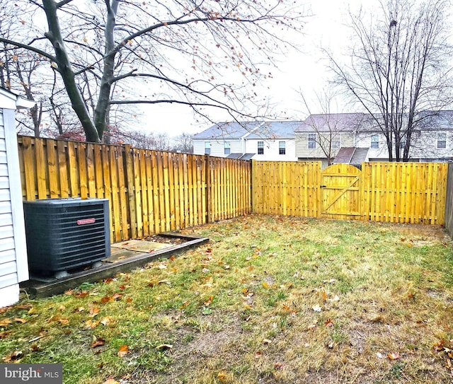 view of yard featuring cooling unit