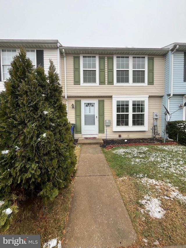 view of property featuring a front yard