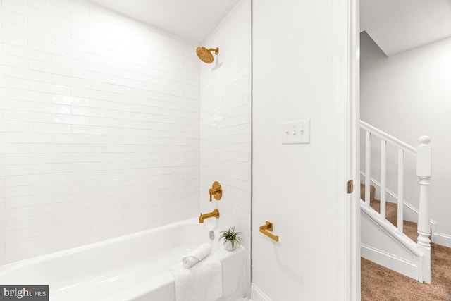 bathroom with tiled shower / bath