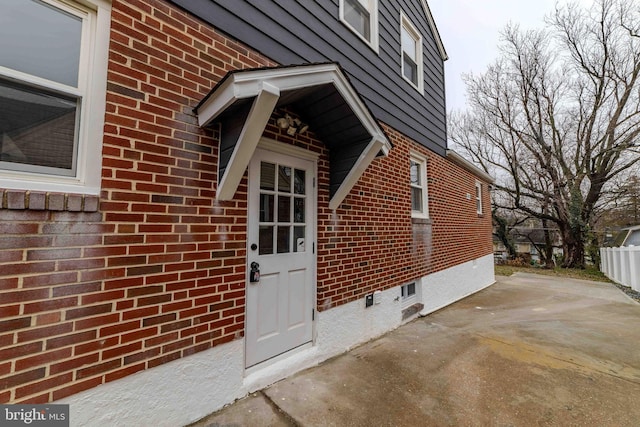 property entrance featuring a patio area