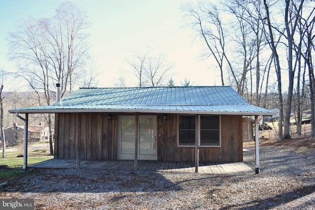 view of outdoor structure