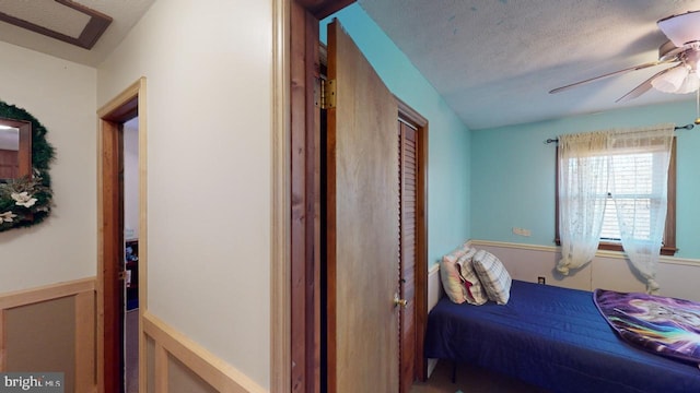 bedroom featuring a textured ceiling and ceiling fan