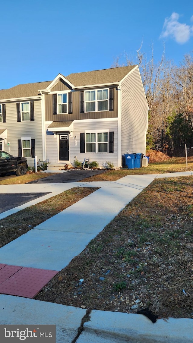 view of front of property