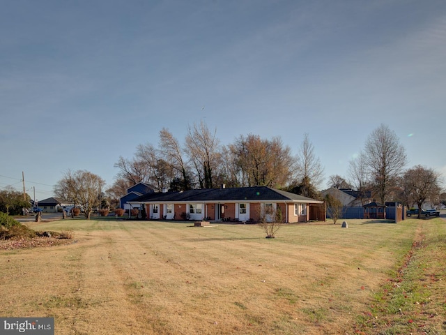 view of front of house with a front lawn