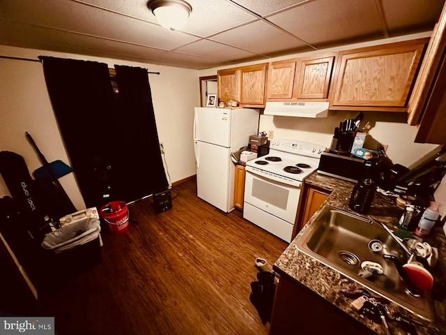 kitchen with sink, white appliances, a paneled ceiling, and dark hardwood / wood-style floors