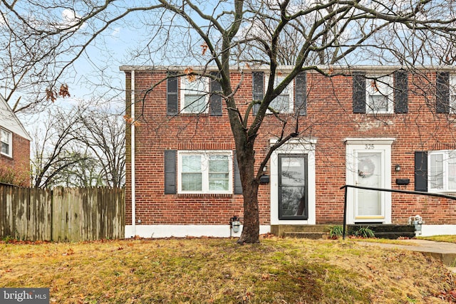 view of front facade featuring a front yard