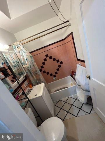 full bathroom featuring vanity, shower / tub combo, and toilet