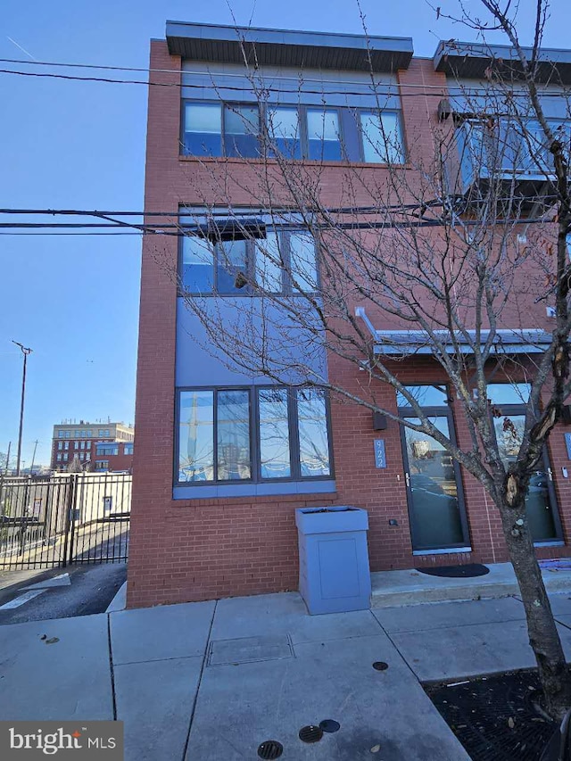 922 Wallace St, Philadelphia, PA 19123 - view of building exterior