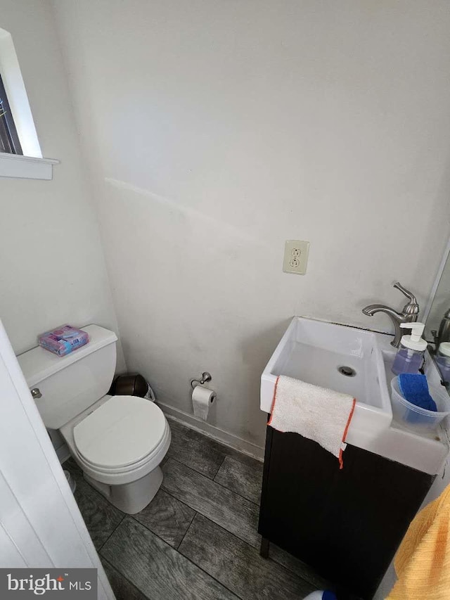 922 Wallace St, Philadelphia, PA 19123 - bathroom featuring vanity and toilet