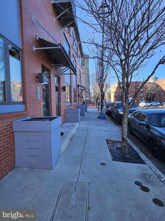 922 Wallace St, Philadelphia, PA 19123 - view of side of home with brick siding