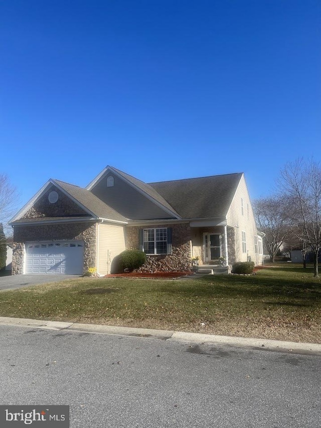 view of front facade featuring a front lawn and a garage