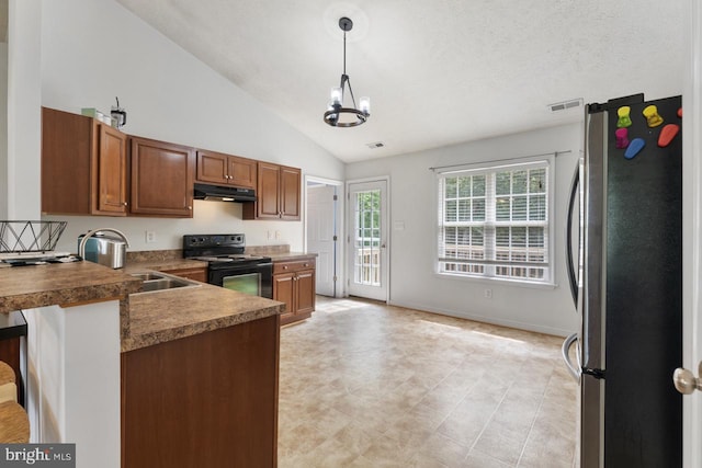 kitchen featuring black electric range oven, decorative light fixtures, a notable chandelier, stainless steel refrigerator, and lofted ceiling