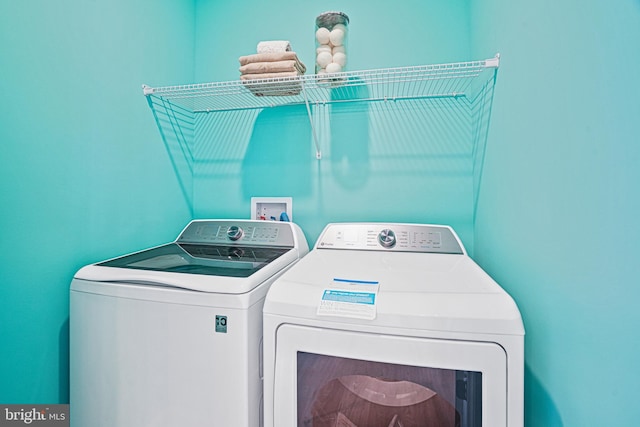 laundry room with washer and clothes dryer