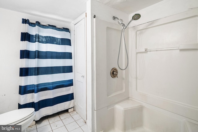 bathroom featuring tile patterned floors, toilet, and a shower with shower curtain