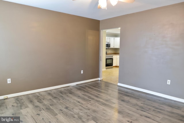 unfurnished room featuring light wood-type flooring and ceiling fan