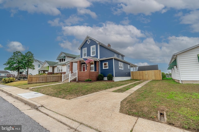 view of front facade featuring a front yard