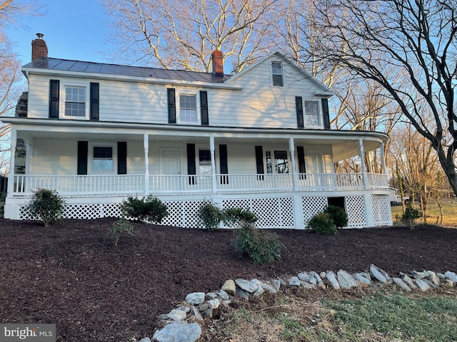 farmhouse featuring covered porch