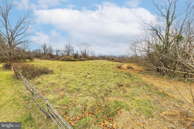 view of yard featuring a rural view