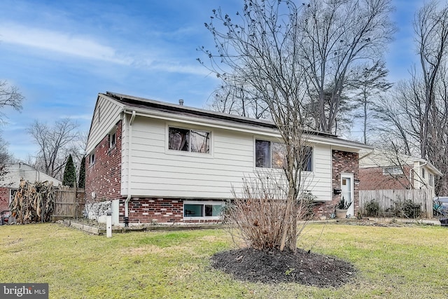 view of front of property with a front yard