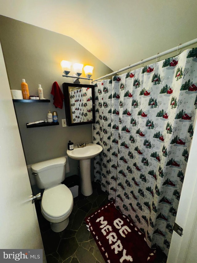 bathroom with sink, an inviting chandelier, tile patterned floors, vaulted ceiling, and toilet