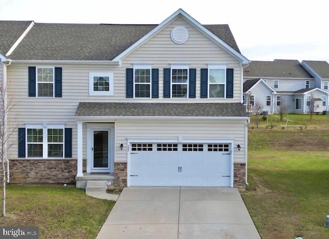 view of front facade featuring a garage and a front yard