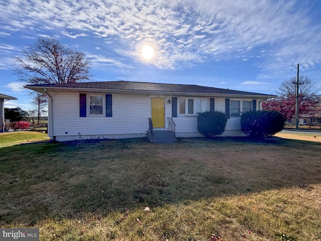 single story home with a front lawn