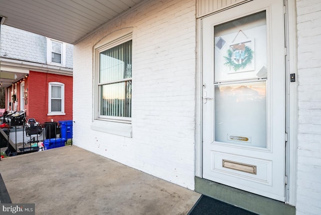 property entrance featuring covered porch