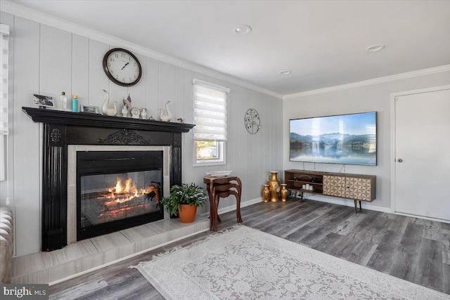 living room featuring wood-type flooring and ornamental molding