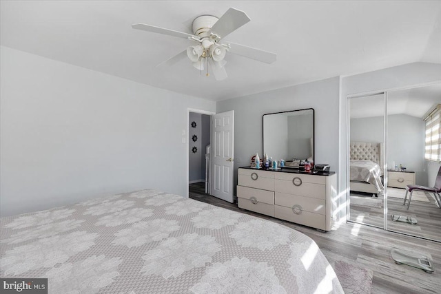 bedroom with ceiling fan, a closet, lofted ceiling, and light hardwood / wood-style flooring