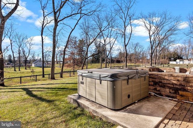 view of yard with a hot tub