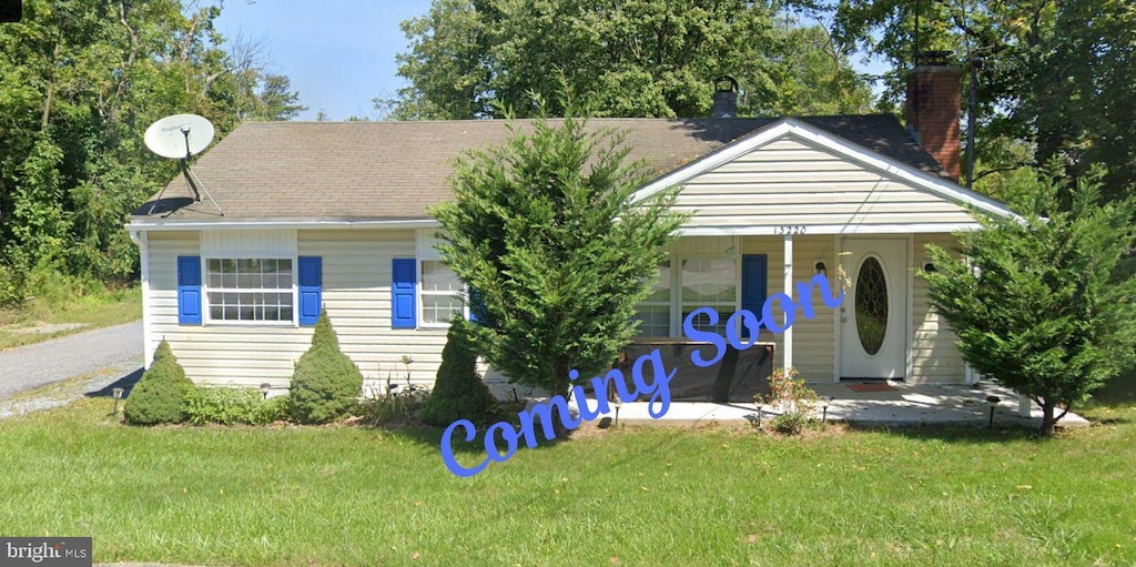 bungalow-style home featuring a front lawn