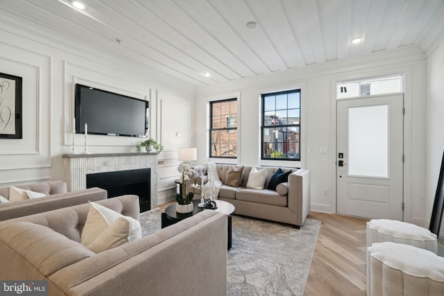 living room featuring light hardwood / wood-style floors and ornamental molding