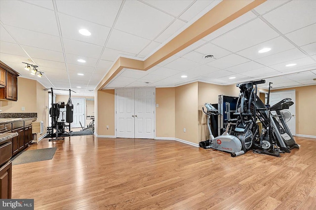 exercise area with light hardwood / wood-style floors