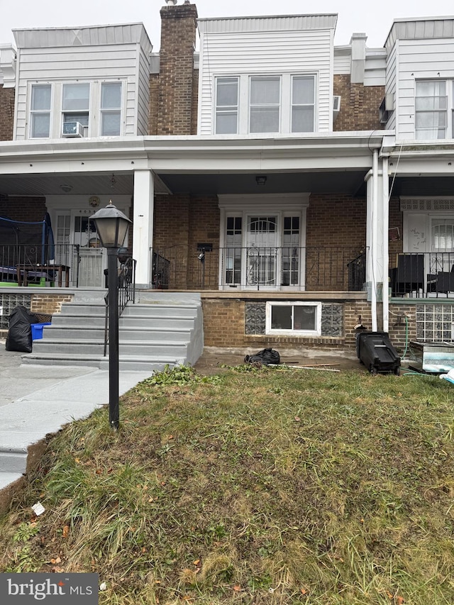 view of front facade with a front lawn and a trampoline