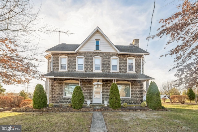 view of front of house with a front yard