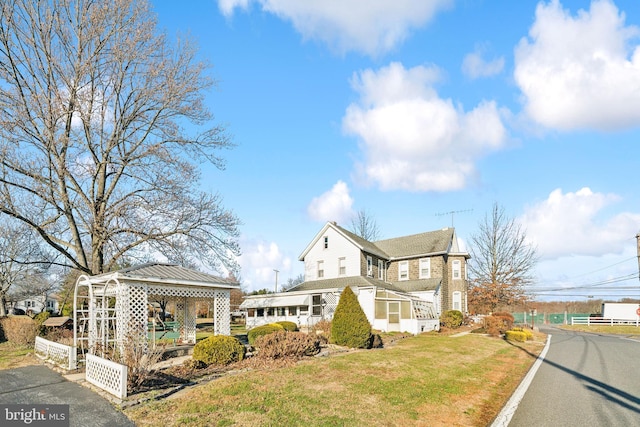 view of front of property with a front lawn