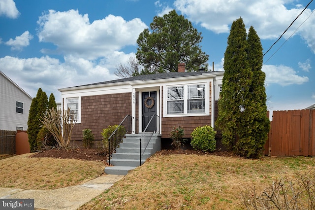 view of front of home featuring a front lawn